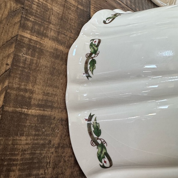Royal Limited Holly Holiday serving dishes - Picture 8 of 10